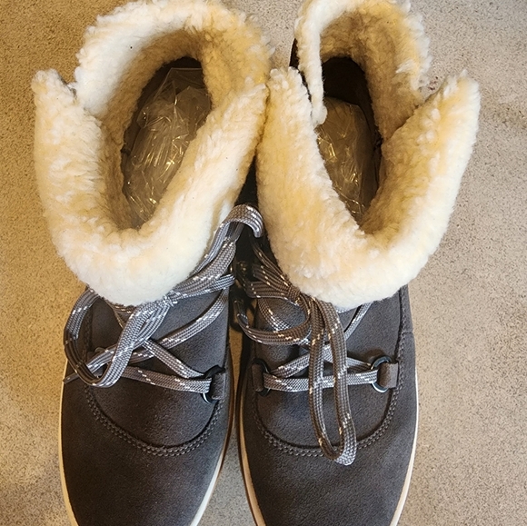 UGG Lakesider Heritage Lace Boots - NWOT - Picture 6 of 8